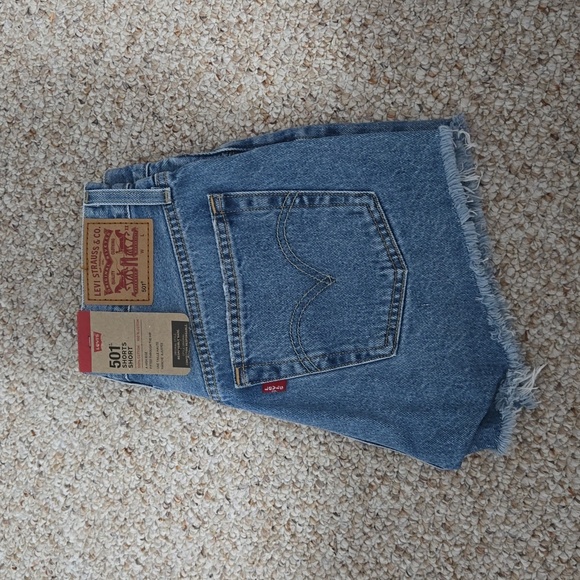 Levis 501 Button Fly Short - Picture 3 of 7